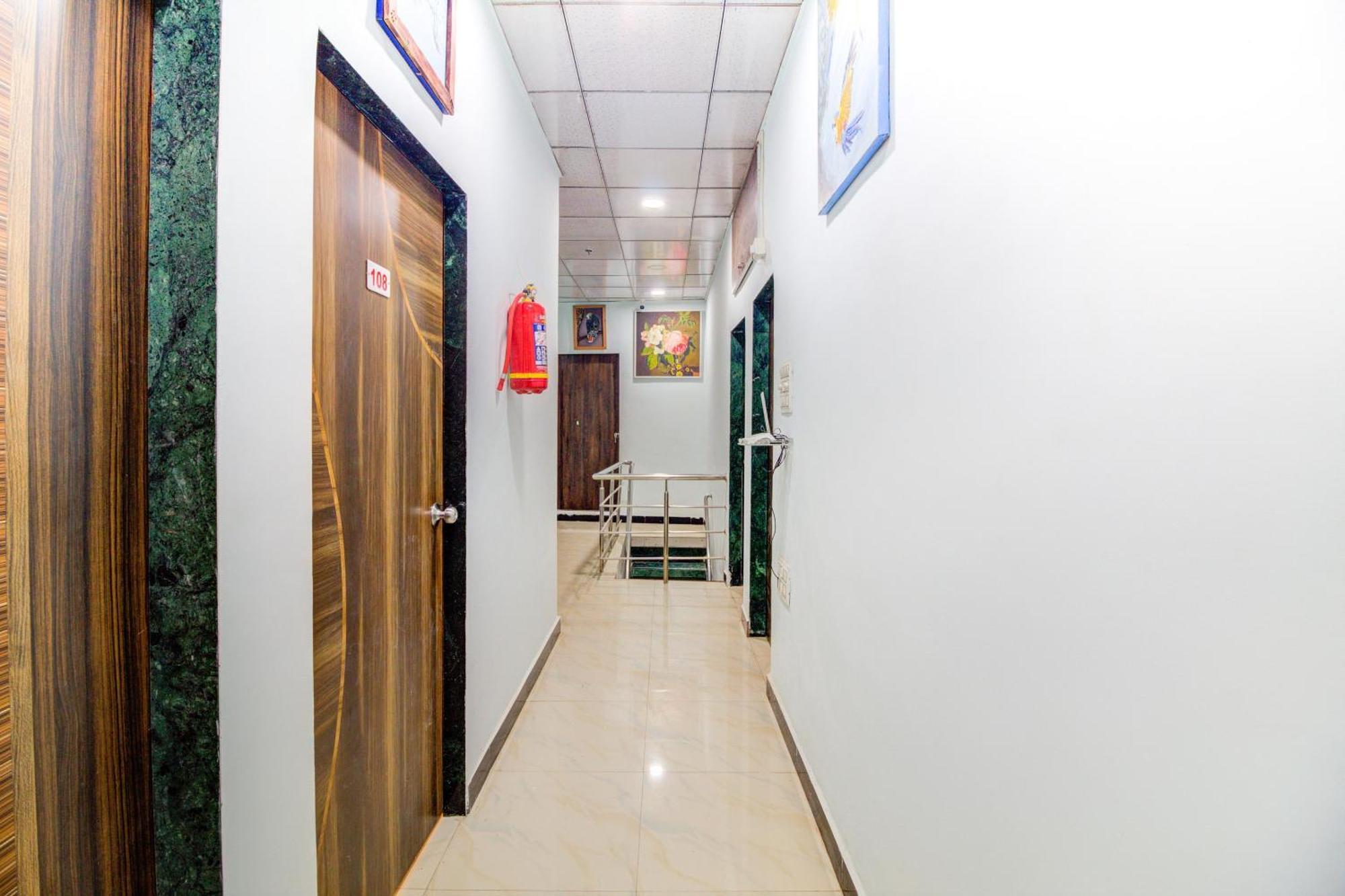 Oyo 40902 Anjali Hotel 3*
