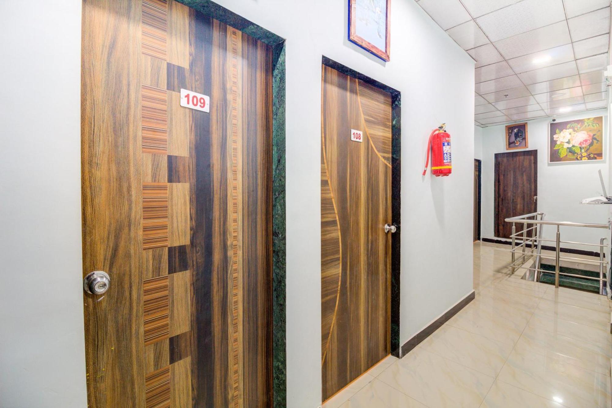 Oyo 40902 Anjali 3* Mumbai
