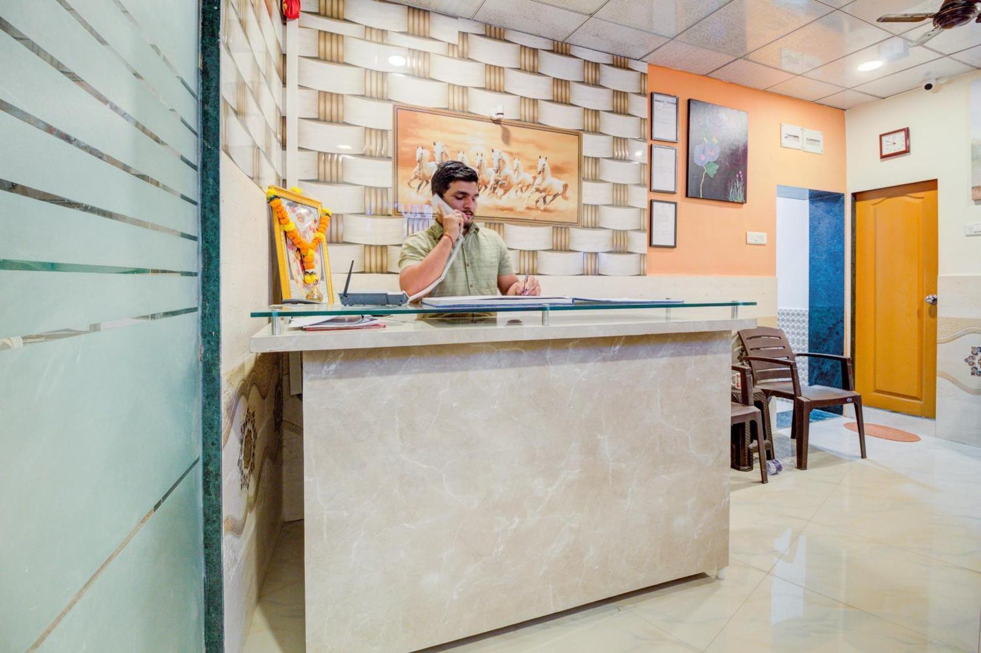 Oyo 40902 Anjali Hotel
